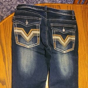 Men's Stylish Blue Jeans with Chevron Pocket by [Brand]